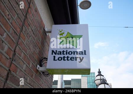 Nationale Lotterie Zeichen vor einem Geschäft dublin republik irland Stockfoto