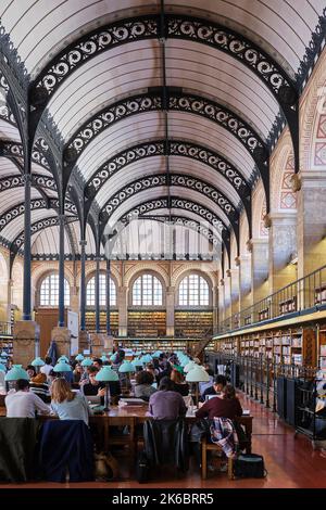 Lesesaal der Bibliothek Sainte Genevieve in Paris, interuniversitäre und öffentliche Bibliothek im Herzen des Quartier Latin. Architekt Henri Labrou Stockfoto