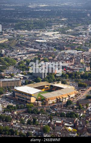 Luftaufnahme des Molineux Stadions, der Heimat von Wolverhampton Wanderers Stockfoto