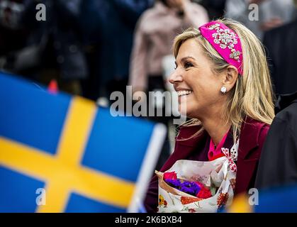 Göteborg, Schweden. 13. Oktober 2022. 2022-10-13 12:16:49 GOTENBURG - Königin Maxima auf dem Kai bei der Ankunft einer elektrischen Fähre Fahrt zum Wohnsitz des Gouverneurs der Provinz VŠstra Gštaland. Das Königspaar ist auf einem dreitägigen Staatsbesuch in Schweden. ANP REMKO DE WAAL netherlands Out - belgium Out Credit: ANP/Alamy Live News Stockfoto