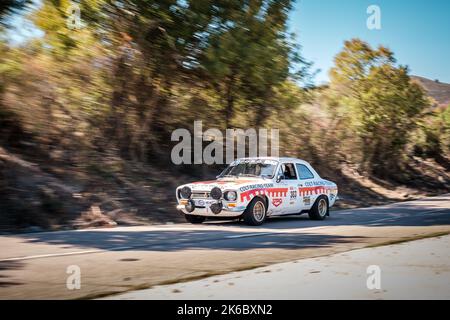 Novella, Korsika, Frankreich - 7.. Oktober 2022: Didier Mouenon und Hubert Blanchard treten in ihrem Ford Escort Mk1 RS2000 bei der Tour de Corse HIS 2022 an Stockfoto