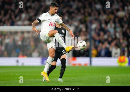 White Hart Lane, Großbritannien. 12. September 2022. Cristian Romero (17) von Tottenham Hotspur während des UEFA Champions League-Spiels zwischen Tottenham Hotspur und Eintracht Frankfurt am 12. Oktober 2022 im Tottenham Hotspur Stadium, White Hart Lane, England. Foto von David Horn. Quelle: Prime Media Images/Alamy Live News Stockfoto