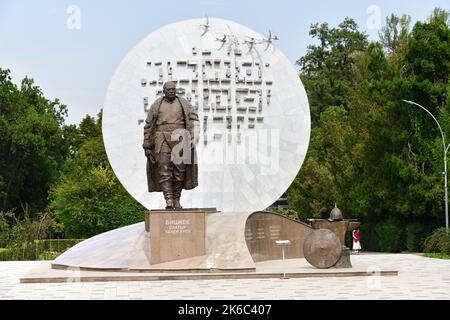 Bischkek, Kirgisistan - 11. September 2022: Denkmal für Bischkek Baatyr - mythischer Gründer der Stadt Bischkek. Innaguratiert im Jahr 2021 Stockfoto