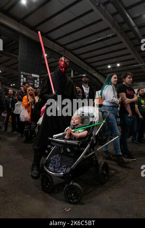 Comic Con Convention im Royal Highland Centre Edinburgh, Schottland 2022. Filmkultur- und Comic-Fans treffen auf prominente Gäste. Stockfoto