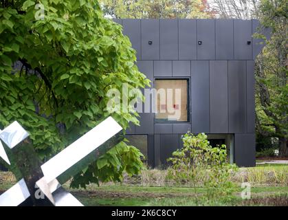 Bottrop, Deutschland. 13. Oktober 2022. Die neue Erweiterung des Museums 'Quadrat' mit der Sonderausstellung 'Josef Albers. Hommage an den Platz“. Quelle: Roland Weihrauch/dpa/Alamy Live News Stockfoto