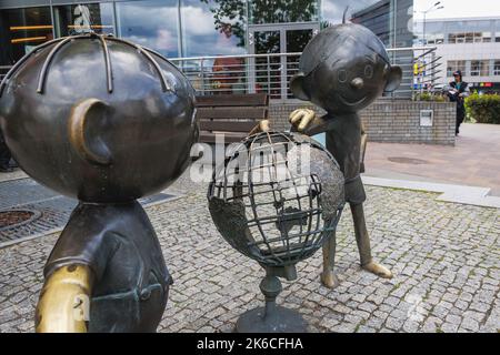 Statue der Zeichentrickfiguren Bolek und Lolek in Bielsko-Biala, Polen, 4K Stockfoto