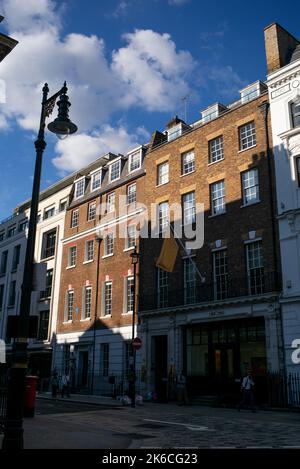 Nummer 3 Savile Row London, berühmt für den Ort, an dem die Beatles Get Back ein Live-Konzert auf dem Dach aufgenommen haben, und das ehemalige Hauptquartier der Apple Company. Stockfoto