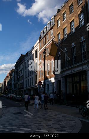 Nummer 3 Savile Row London, berühmt für den Ort, an dem die Beatles Get Back ein Live-Konzert auf dem Dach aufgenommen haben, und das ehemalige Hauptquartier der Apple Company. Stockfoto