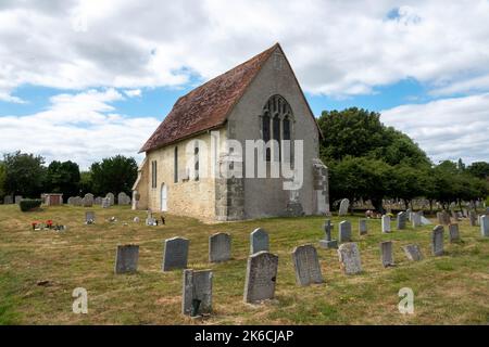 Blick auf die St. Wilfrid's Chapel in der Church Norton West Sussex England Stockfoto