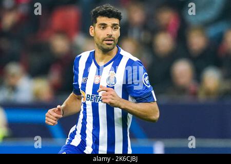 LEVERKUSEN, DEUTSCHLAND - 12. OKTOBER: Mehdi Taremi vom FC Porto schaut beim Spiel der Gruppe B - UEFA Champions League zwischen Bayer 04 Leverkusen und dem FC Porto am 12. Oktober 2022 in der BayArena in Leverkusen, Deutschland (Foto: Joris Verwijst/Orange Picches) Stockfoto