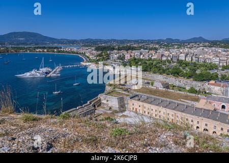Luftaufnahme von der Spitze der alten venezianischen Festung in Korfu Stadt auf einer griechischen Insel Korfu Stockfoto
