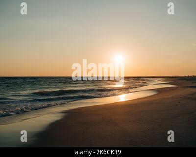 Sonnenuntergang über dem Atlantik, Long Beach, New York Stockfoto