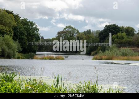 Trews Weir Hängebrücke über den Exeter-Schiffskanal Stockfoto