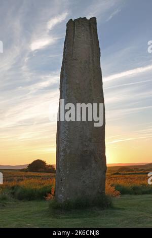 Machrie Moor Standing Stone 2 bei Sonnenuntergang, Machrie, Arran, Isle of Arran, Bute, Buteshire, Schottland, Vereinigtes Königreich, Großbritannien Stockfoto
