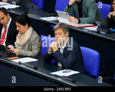 Berlin, 13. Oktober 2022.der Bundeswirtschaftsminister und Vizekanzler, Dr. Robert Habeck, während der Plenarsitzung des Deutschen Bundestages 60.. Quelle: Jürgen Nowak/Alamy Live News Stockfoto