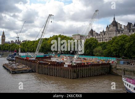 Tideaway Baustelle am Victoria Embankment ist ein Vorgeschmack, da die Arbeiten an dem neuen modernen Londoner Abwassersystem fortgesetzt werden Stockfoto