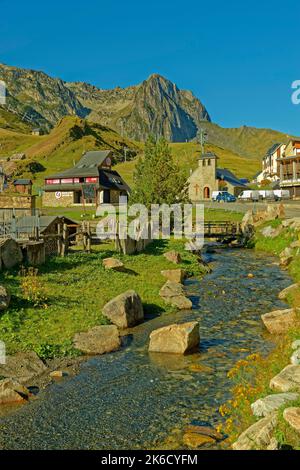 Das französische Skigebiet La Mongie in der Nähe von Bagneres de Bigorre im Sommer. Stockfoto