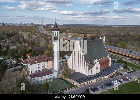 Siekierki Wallfahrtskirche unserer Lieben Frau und Siekierkowska-Route in Warschau, Hauptstadt von Polen Stockfoto