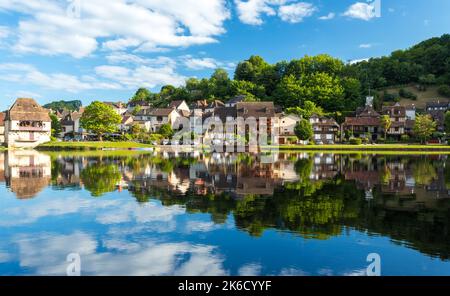 Der Fluss Dordogne in Beaulieu sur Dordogne, Corrèze, Limousin, Frankreich Stockfoto