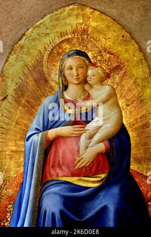 Madonna mit Kind thront von Fra Angelico Beato Angelico (Vicchio di Mugello, Florenz c. 1395 - Rome 1455) , Florenz, Italien. Stockfoto