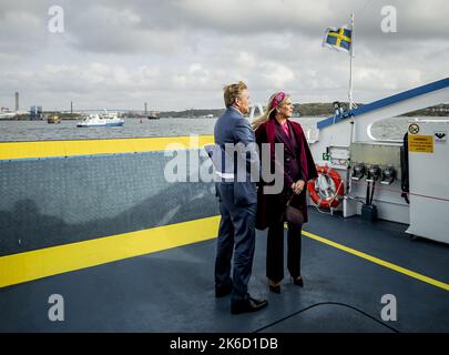 2022-10-13 14:47:29 GOTENBURG - König Willem Alexander und Königin Maxima, zusammen mit dem schwedischen Königspaar, König Carl Gustav und Königin Silvia, nehmen eine Bootsfahrt durch den Hafen von Göteborg. Das Königspaar ist auf einem dreitägigen Staatsbesuch in Schweden. ANP REMKO DE WAAL niederlande Out - belgien Out Stockfoto