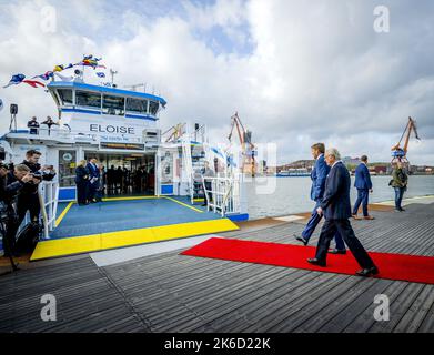 2022-10-13 14:19:50 GOTENBURG - König Willem Alexander und Königin Maxima, zusammen mit dem schwedischen Königspaar, König Carl Gustav und Königin Silvia, nehmen eine Bootsfahrt durch den Hafen von Göteborg. Das Königspaar ist auf einem dreitägigen Staatsbesuch in Schweden. ANP REMKO DE WAAL niederlande Out - belgien Out Stockfoto