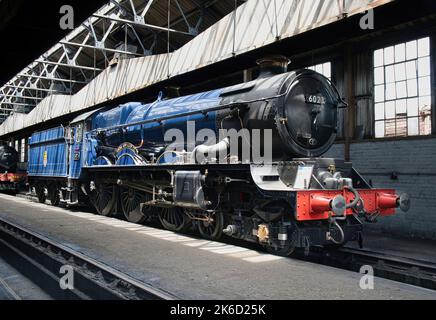 King Edward II No.6023 Dampflokomotive in Shed im Didcot Railway Center, Didcot, Oxfordshire Stockfoto