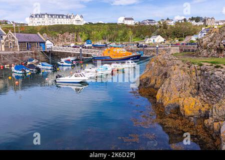 Der Hafen in der hübschen Küstenstadt Portpatrick, Dumfries & Galloway, Schottland, Großbritannien Stockfoto