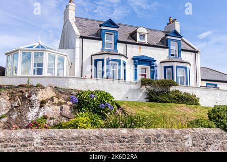 Ein typisches Hotel am Meer in der hübschen Küstenstadt Portpatrick, Dumfries & Galloway, Schottland, Großbritannien Stockfoto