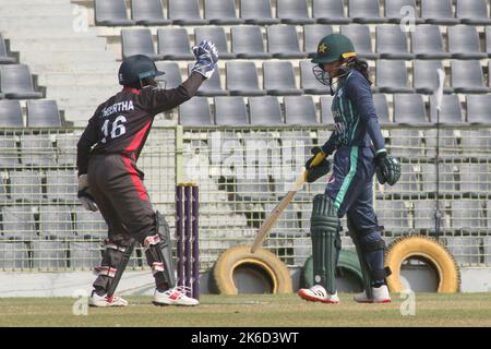 Sylhet, Bangladesch . 09. Oktober 2022. 9. Oktober 2022, Sylhet, Bangladesch: Bismah Maroof aus dem pakistanischen Team in Aktion während des Spiels zwischen Pakistan und den Vereinigten Arabischen Emiraten während des Women's T20 Cricket Asia Cup im Sylhet International Cricket Stadium, Bangladesch. Am 9. Oktober 2022, Sylhet, Bangladesch. (Foto von MD Rafayat Haque Khan/Eyepix Group/Sipa USA) Quelle: SIPA USA/Alamy Live News Stockfoto