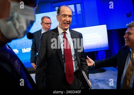 Washington, USA. 13. Oktober 2022. Der Präsident der Weltbank-Gruppe, David Malpass, verlässt das Land nach einer Pressekonferenz auf der Jahrestagung des IWF und der Weltbank in Washington, DC, am Donnerstag, dem 13. Oktober, 2022. (Graeme Sloan/Sipa USA) Quelle: SIPA USA/Alamy Live News Stockfoto