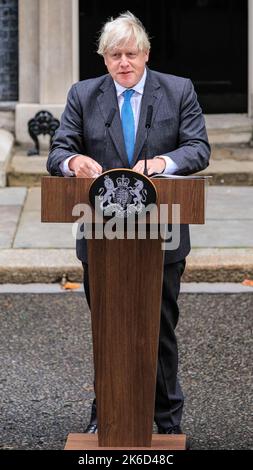 Boris Johnson, britischer Premierminister, hält eine Abschiedsrede vor der Downing Street 10, Großbritannien Stockfoto