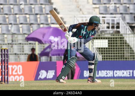 Sylhet, Bangladesch . 09. Oktober 2022. 9. Oktober 2022, Sylhet, Bangladesch: Aliya Riaz von der pakistanischen Mannschaft in Aktion während des Spiels zwischen Pakistan und den Vereinigten Arabischen Emiraten während des Women's Cricket Asia Cup T20 im Sylhet International Cricket Stadium, Bangladesch. Am 9. Oktober 2022, Sylhet, Bangladesch. (Foto von MD Rafayat Haque Khan/Eyepix Group/Sipa USA) Quelle: SIPA USA/Alamy Live News Stockfoto