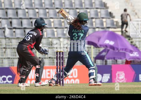 Sylhet, Bangladesch . 09. Oktober 2022. 9. Oktober 2022, Sylhet, Bangladesch: Aliya Riaz von der pakistanischen Mannschaft in Aktion während des Spiels zwischen Pakistan und den Vereinigten Arabischen Emiraten während des Women's Cricket Asia Cup T20 im Sylhet International Cricket Stadium, Bangladesch. Am 9. Oktober 2022, Sylhet, Bangladesch. (Foto von MD Rafayat Haque Khan/Eyepix Group/Sipa USA) Quelle: SIPA USA/Alamy Live News Stockfoto