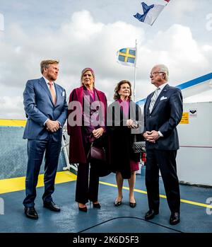 König Willem-Alexander und Königin Maxima der Niederlande, König Carl Gustav und Königin Silvia von Schweden auf einer Kreuzfahrt durch den Hafen von Göteborg, am 13. Oktober 2022, Präsentation über den Hafen von Göteborg. Erklärung über die Unterzeichnung der Absichtserklärung zwischen dem Hafen von Göteborg und dem Hafen von Rotterdam, am letzten von 3 Tagen Statevisit von den Niederlanden nach Schweden Foto: Albert Nieboer/Netherlands OUT/Point de Vue OUT Stockfoto