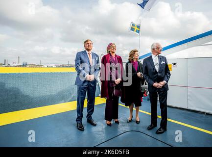 König Willem-Alexander und Königin Maxima der Niederlande, König Carl Gustav und Königin Silvia von Schweden auf einer Kreuzfahrt durch den Hafen von Göteborg, am 13. Oktober 2022, Präsentation über den Hafen von Göteborg. Erklärung über die Unterzeichnung der Absichtserklärung zwischen dem Hafen von Göteborg und dem Hafen von Rotterdam, am letzten von 3 Tagen Statevisit von den Niederlanden nach Schweden Foto: Albert Nieboer/Netherlands OUT/Point de Vue OUT Stockfoto