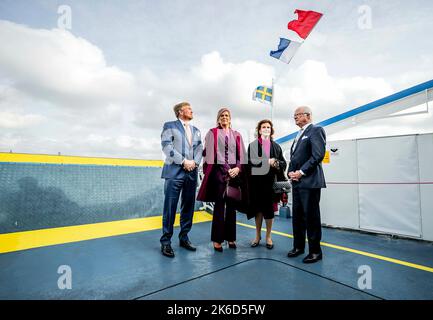 König Willem-Alexander und Königin Maxima der Niederlande, König Carl Gustav und Königin Silvia von Schweden auf einer Kreuzfahrt durch den Hafen von Göteborg, am 13. Oktober 2022, Präsentation über den Hafen von Göteborg. Erklärung über die Unterzeichnung der Absichtserklärung zwischen dem Hafen von Göteborg und dem Hafen von Rotterdam, am letzten von 3 Tagen Statevisit von den Niederlanden nach Schweden Foto: Albert Nieboer/Netherlands OUT/Point de Vue OUT Stockfoto