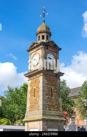 Uhrenturm, Marktplatz, Rugby, Warwickshire, England, Vereinigtes Königreich Stockfoto