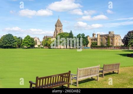 Die Kapelle und Sportplätze, Rugby School, Lawrence Sheriff Street, Rugby, Warwickshire, England, Vereinigtes Königreich Stockfoto