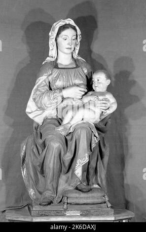 VIRGEN DE BELEN - SIGLO XVI - ESCULTURA EN BARRO COCIDO Y POLICROMADO. Autor: PIETRO TORRIGIANO o TORRIGIANI (1472-1528). ORT: MUSEO DE BELLAS ARTES-CONVENTO DE LA MERCED CALZAD. Sevilla. Sevilla. SPANIEN. Stockfoto