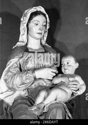 VIRGEN DE BELEN - SIGLO XVI - ESCULTURA EN BARRO COCIDO Y POLICROMADO. Autor: PIETRO TORRIGIANO o TORRIGIANI (1472-1528). ORT: MUSEO DE BELLAS ARTES-CONVENTO DE LA MERCED CALZAD. Sevilla. Sevilla. SPANIEN. Stockfoto