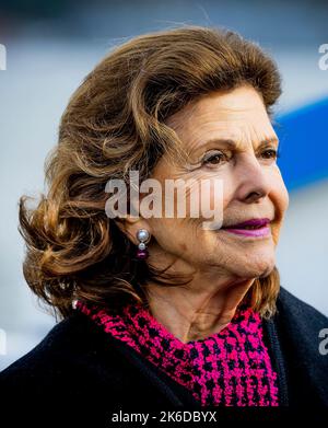 Königin Silvia von Schweden auf einer Kreuzfahrt durch den Hafen von Göteborg, am 13. Oktober 2022, Präsentation über den Hafen von Göteborg. Erklärung über die Unterzeichnung der Absichtserklärung zwischen dem Hafen von Göteborg und dem Hafen von Rotterdam, am letzten von 3 Tagen Statevisit von den Niederlanden nach Schweden Foto: Albert Nieboer/Netherlands OUT/Point de Vue OUT Stockfoto