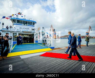 König Willem-Alexander und Königin Maxima der Niederlande, König Carl Gustav und Königin Silvia von Schweden auf einer Kreuzfahrt durch den Hafen von Göteborg, am 13. Oktober 2022, Präsentation über den Hafen von Göteborg. Erklärung über die Unterzeichnung der Absichtserklärung zwischen dem Hafen von Göteborg und dem Hafen von Rotterdam, am letzten von 3 Tagen Statevisit von den Niederlanden nach Schweden Foto: Albert Nieboer/Netherlands OUT/Point de Vue OUT Stockfoto