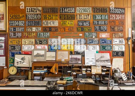 Kinsley, Kansas - das Edwards County Historical Society Museum umfasst ein Wohnhaus, antike Maschinen und andere historische Artefakte. Kansas-Lizenz Stockfoto