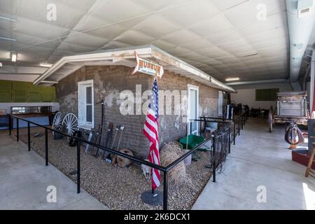 Kinsley, Kansas - das Edwards County Historical Society Museum umfasst ein Wohnhaus, antike Maschinen und andere historische Artefakte. Es befindet sich Stockfoto