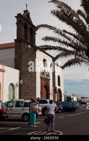 Franziskanerkloster (1588), Teguise, Lanzarote, Kanarische Inseln. Teguise war bis 1852 die Hauptstadt Lanzarotes und ist reich an Geschichte. Für Cen Stockfoto