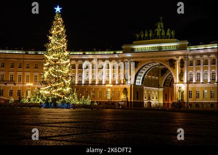 Palace Square St. Petersburg. Weihnachtsbaum Neujahr Stockfoto