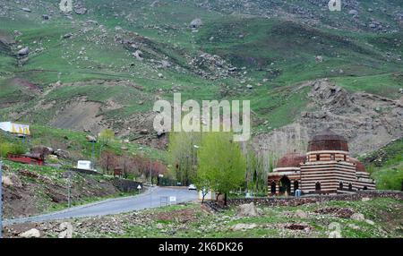 Dieses Grab befindet sich in Dogubeyazit, Türkei, und gehört einem berühmten kurdischen Dichter. Stockfoto