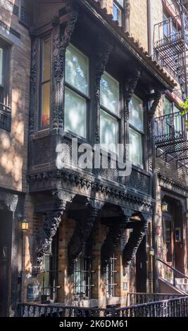 Aus dem 19.. Jahrhundert geschnitztes Teakholz, Lockwood De Forest Residence, New York City, USA Stockfoto