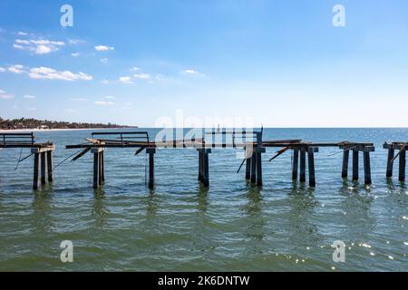 Naples Pier nach dem 2022. Schwere Schäden und Zerstörung Stockfoto